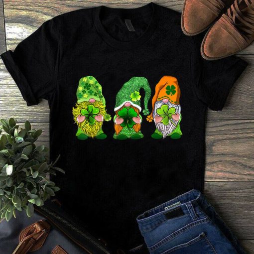 Cute Three Gnome Holding Shamrock Happy St Patricks Day Tshirt