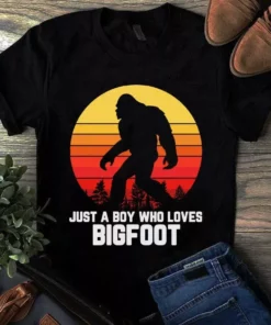 Just A Boy Who Loves Bigfoot Retro Vintage Tshirt