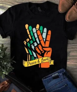 Pleace And Love Retro Vintage Hippie Tshirt